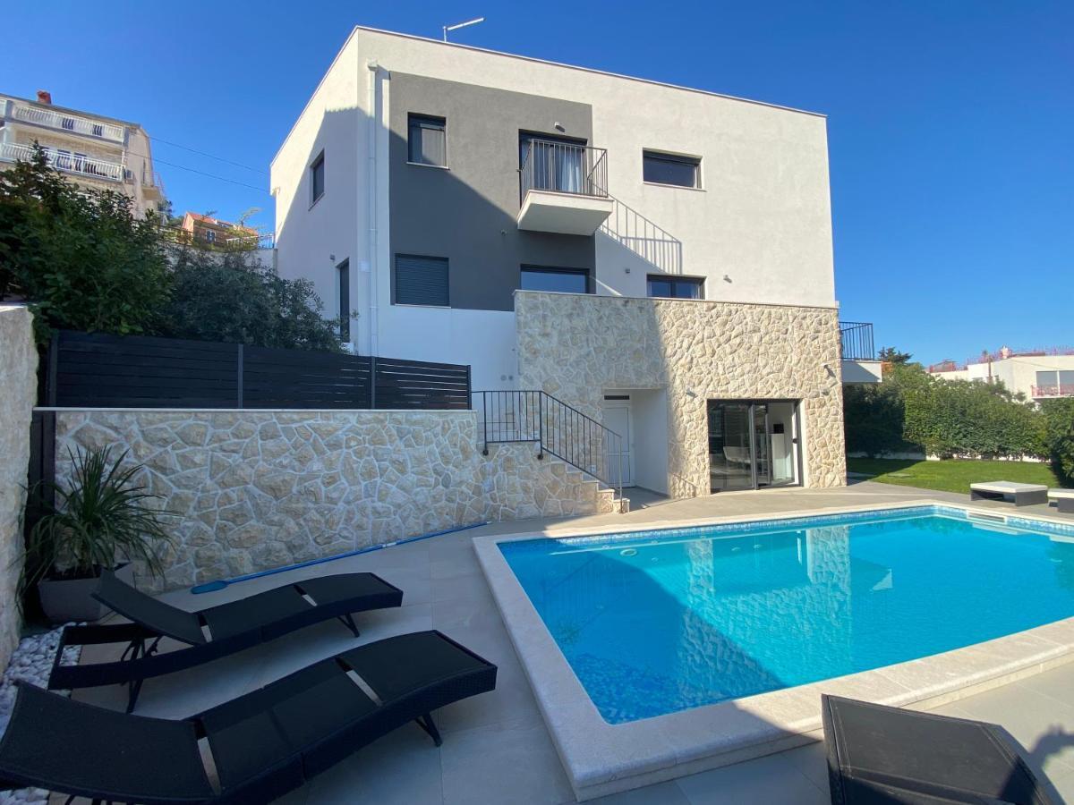 Salt - 10 People, Heated Pool, Trogir, Near & Split Airport Trogir