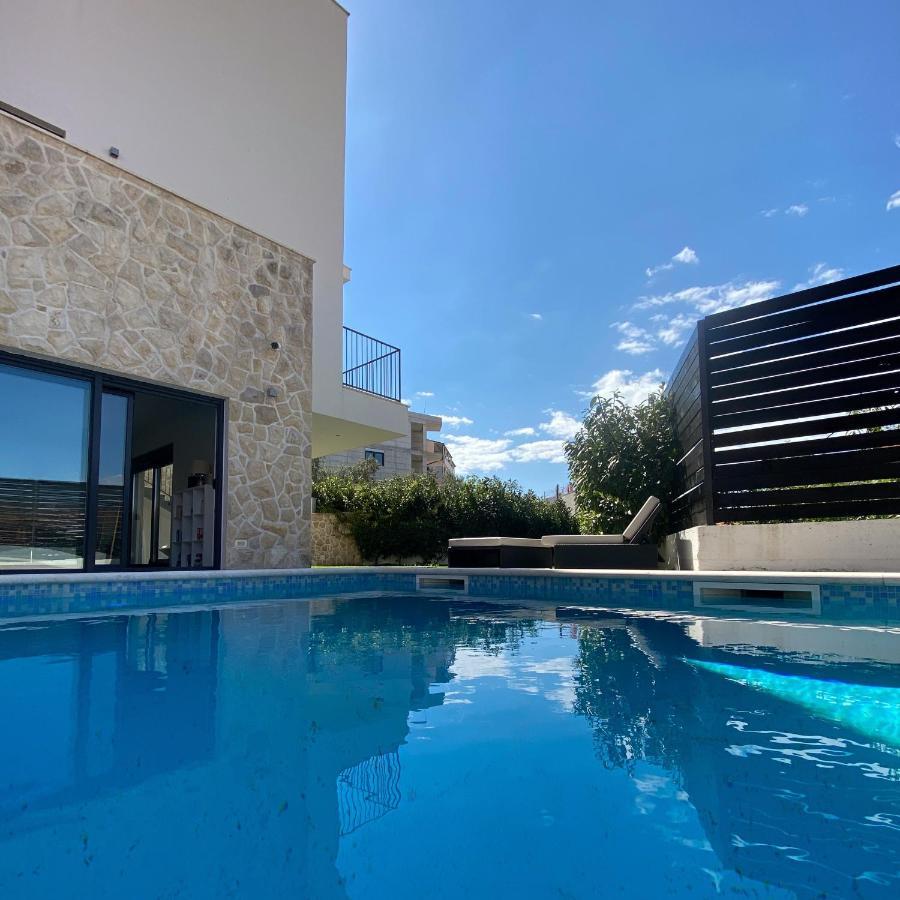 Villa Salt - 10 People, Heated Pool, Trogir, Near & Split Airport *