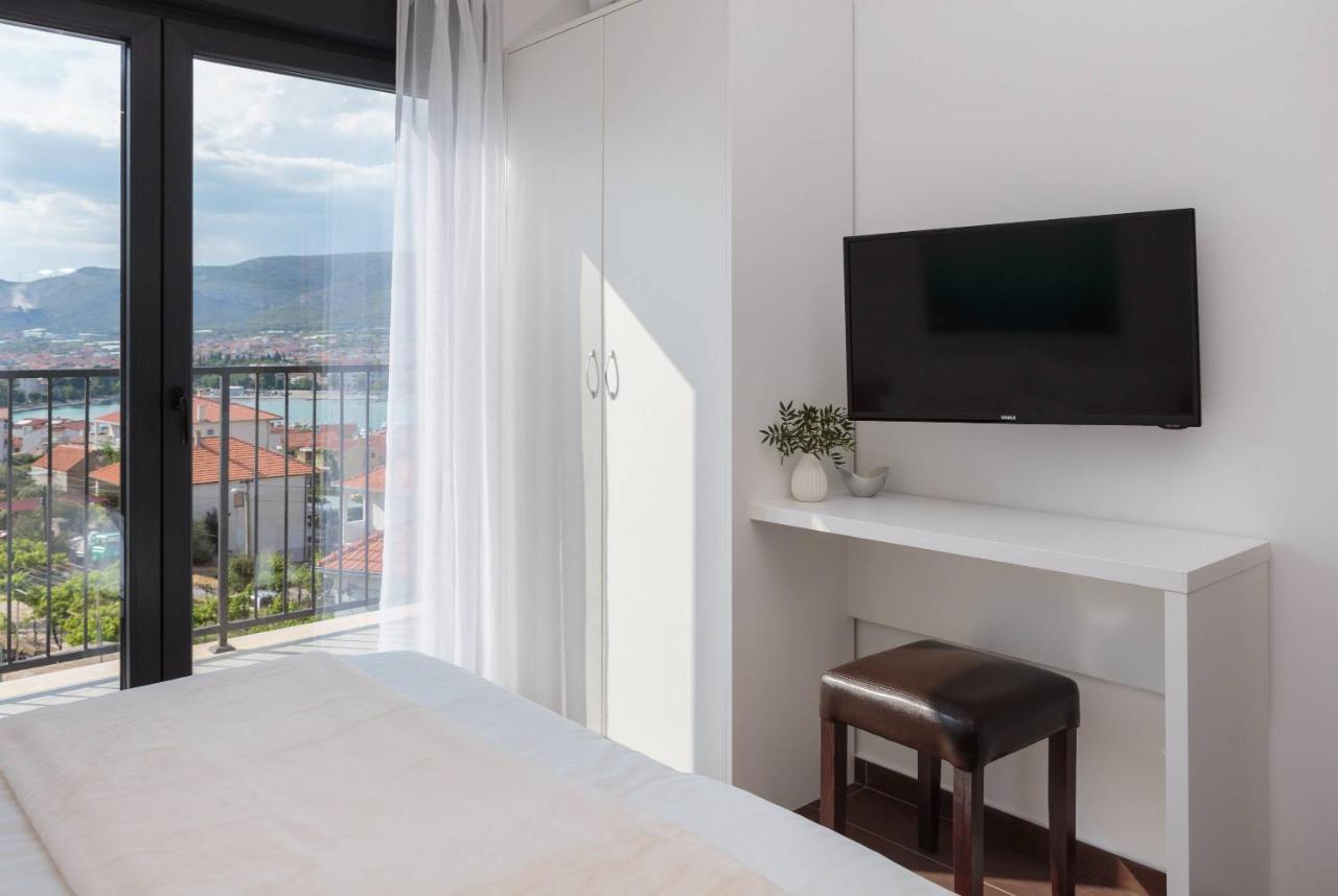 Villa Salt - 10 People, Heated Pool, Trogir, Near & Split Airport *