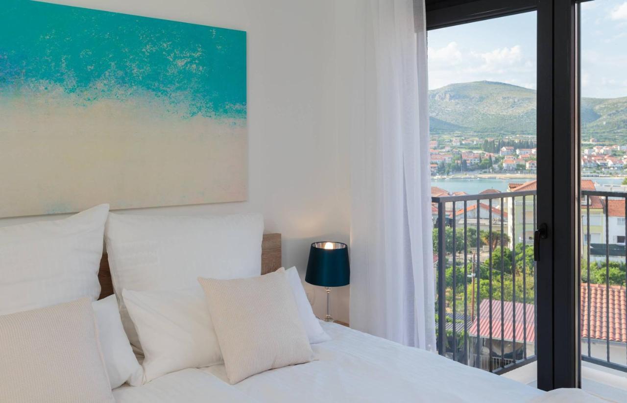 Salt - 10 People, Heated Pool, Trogir, Near & Split Airport Villa *