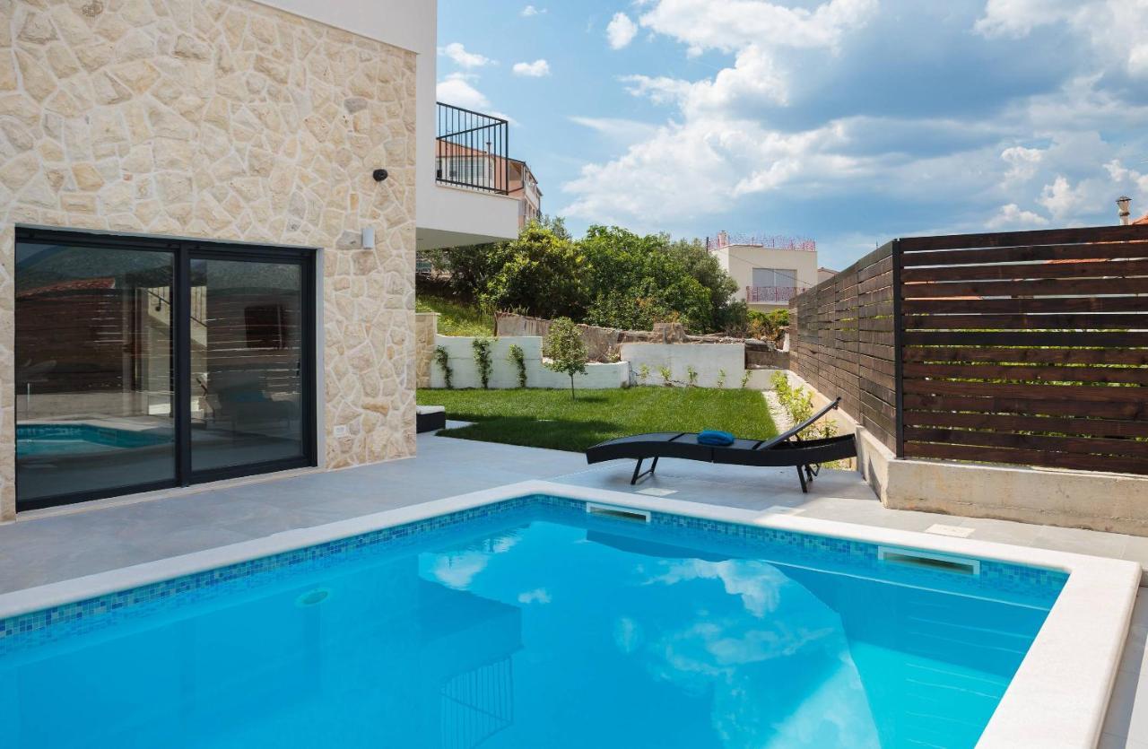 Villa Salt - 10 People, Heated Pool, Trogir, Near & Split Airport