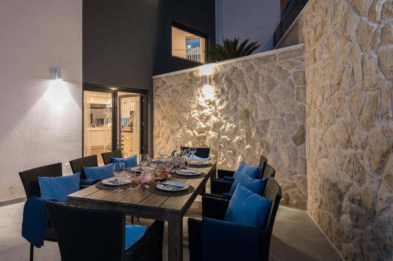 Villa Salt - 10 People, Heated Pool, Trogir, Near & Split Airport