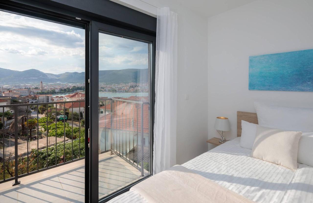 Villa Salt - 10 People, Heated Pool, Trogir, Near & Split Airport