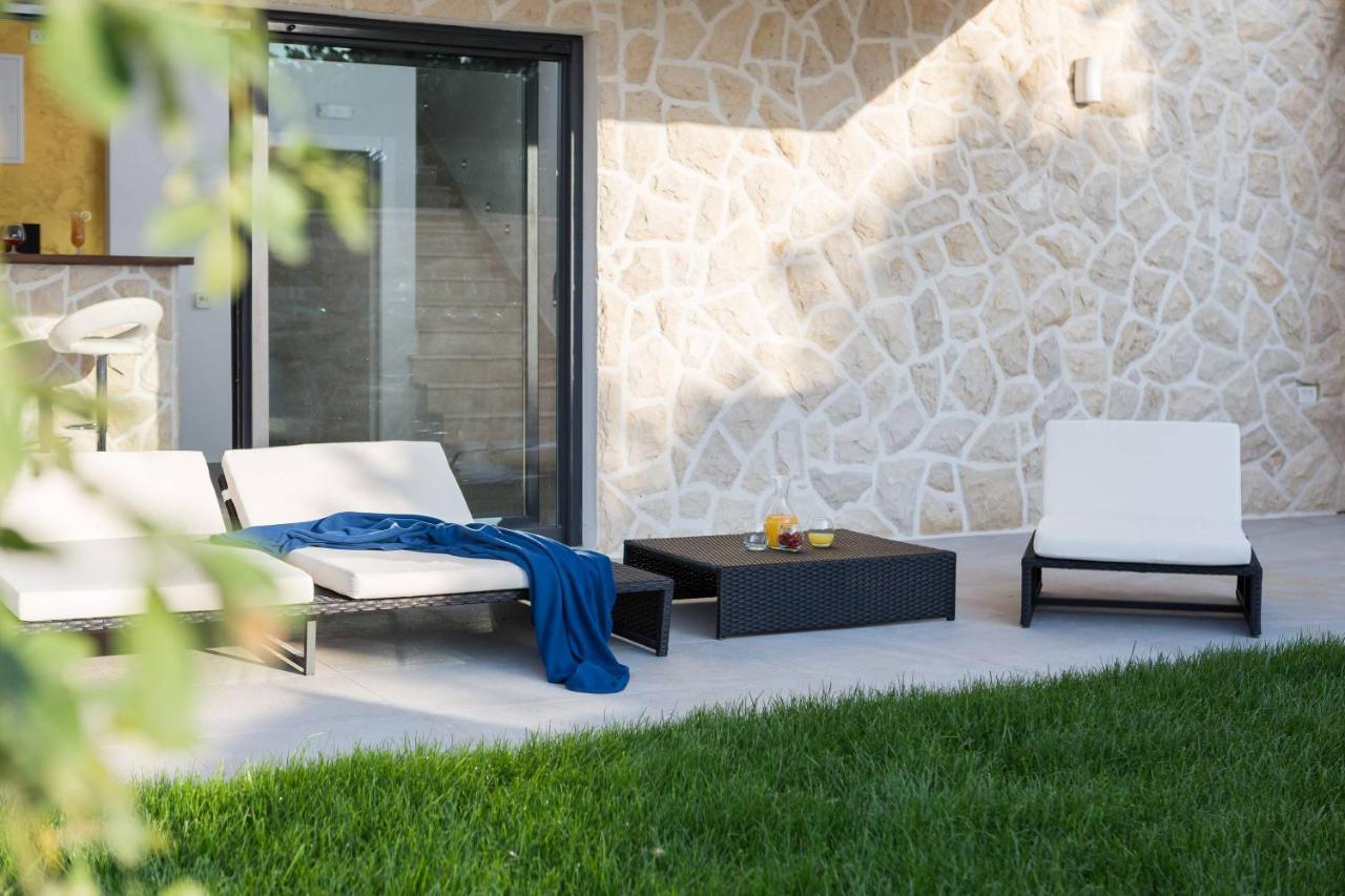 Salt - 10 People, Heated Pool, Trogir, Near & Split Airport Villa *