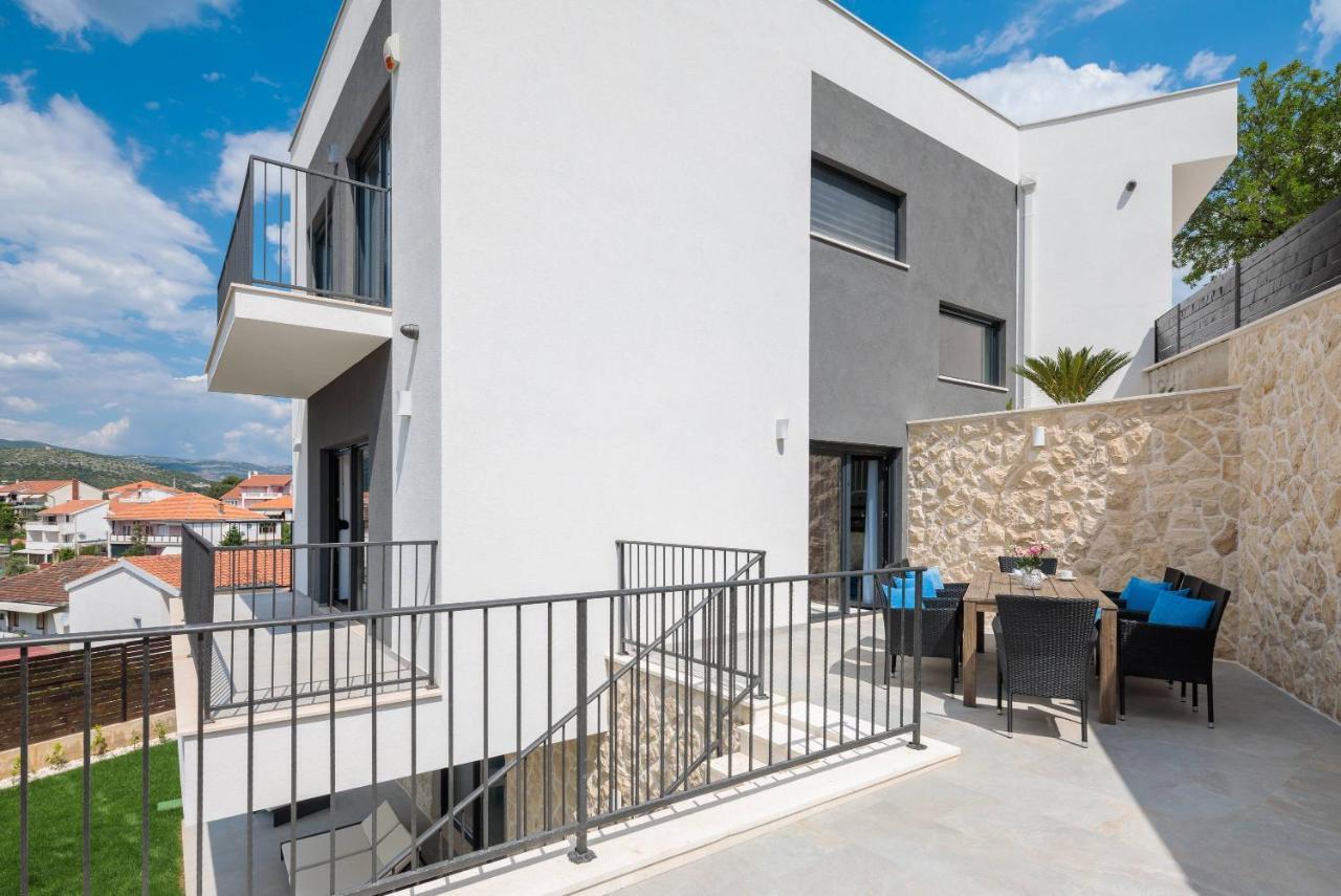 Salt - 10 People, Heated Pool, Trogir, Near & Split Airport * Trogir