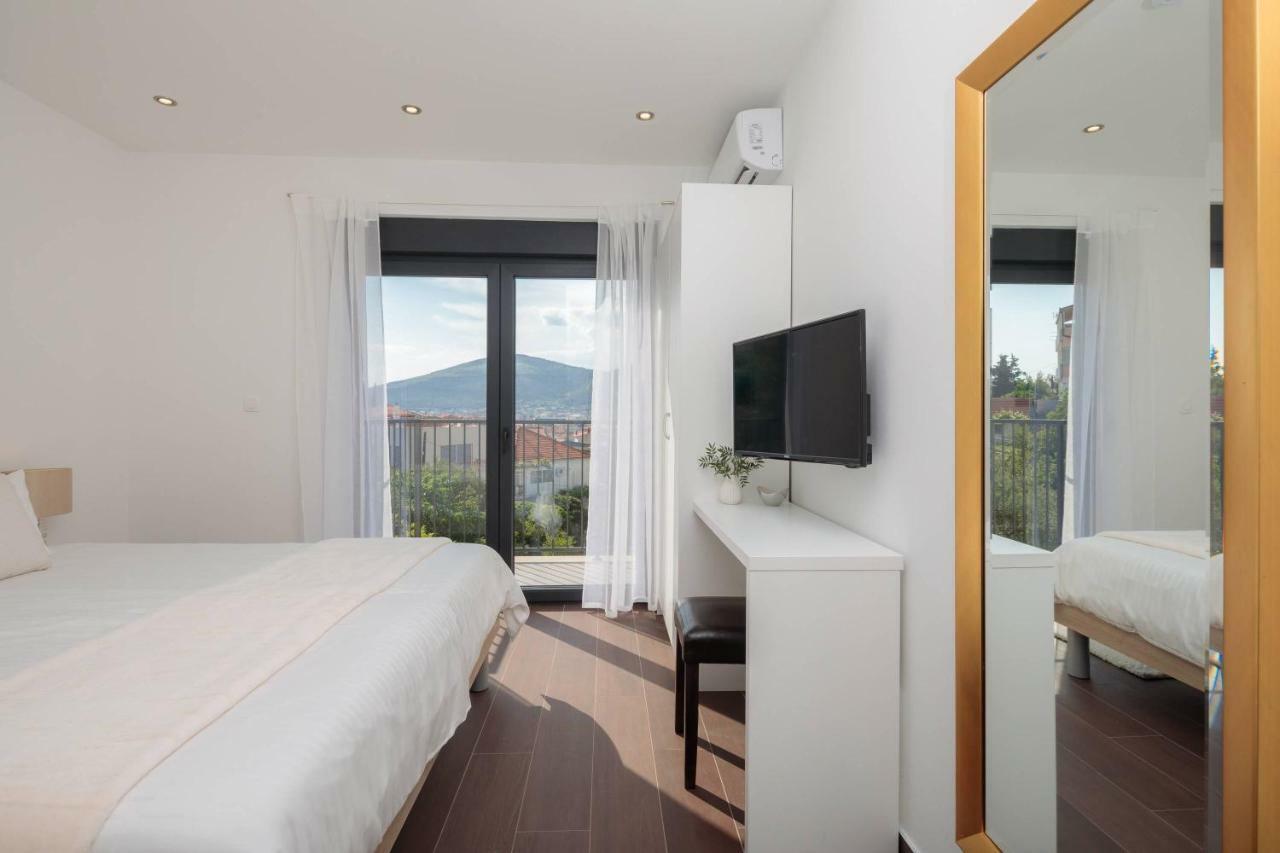 Villa Salt - 10 People, Heated Pool, Trogir, Near & Split Airport