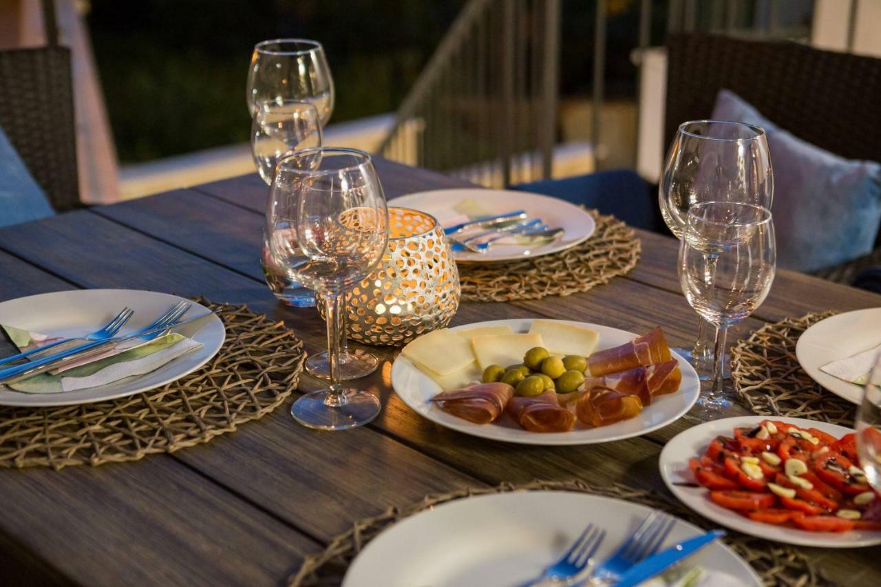 Salt - 10 People, Heated Pool, Trogir, Near & Split Airport Trogir
