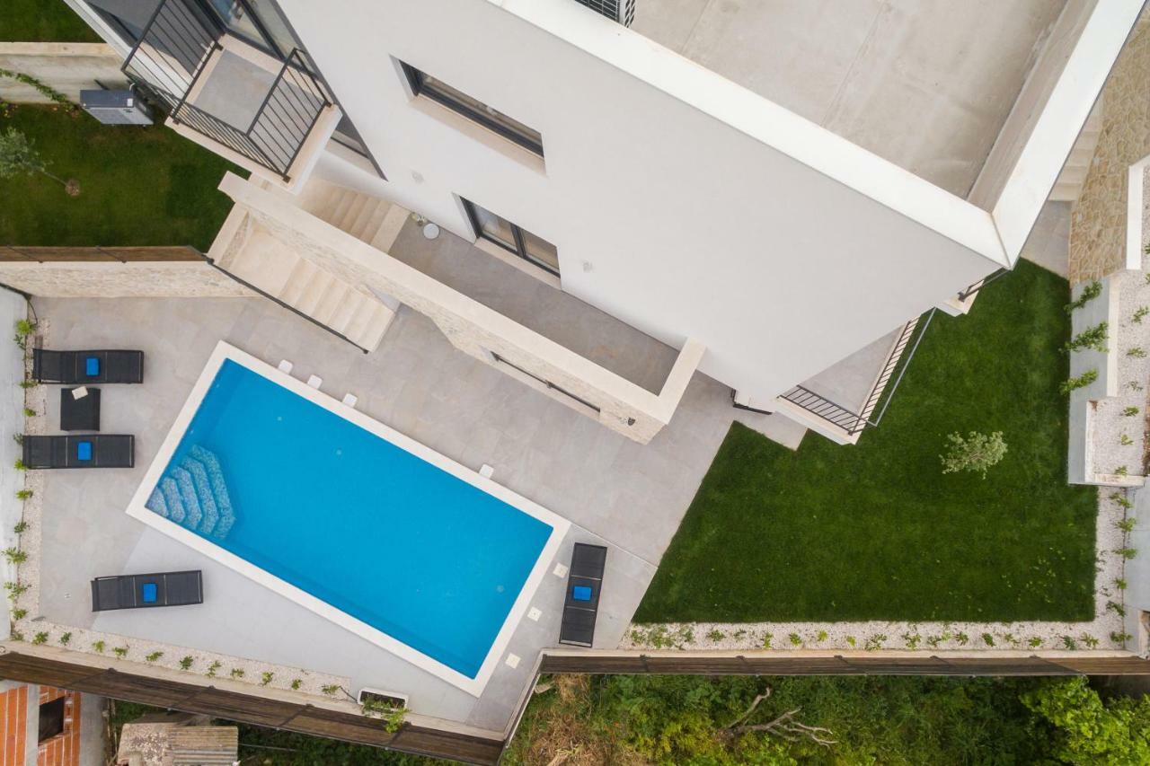 Salt - 10 People, Heated Pool, Trogir, Near & Split Airport Villa
