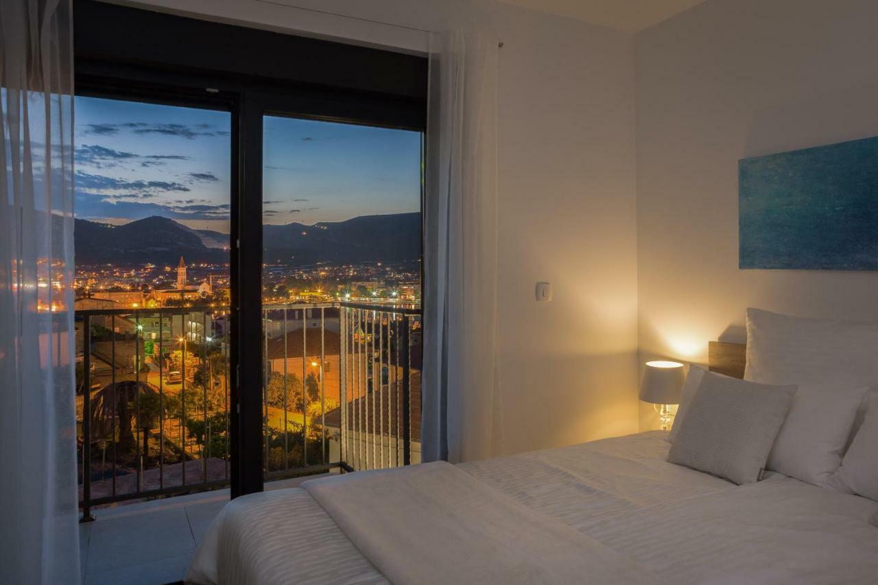 Villa Salt - 10 People, Heated Pool, Trogir, Near & Split Airport