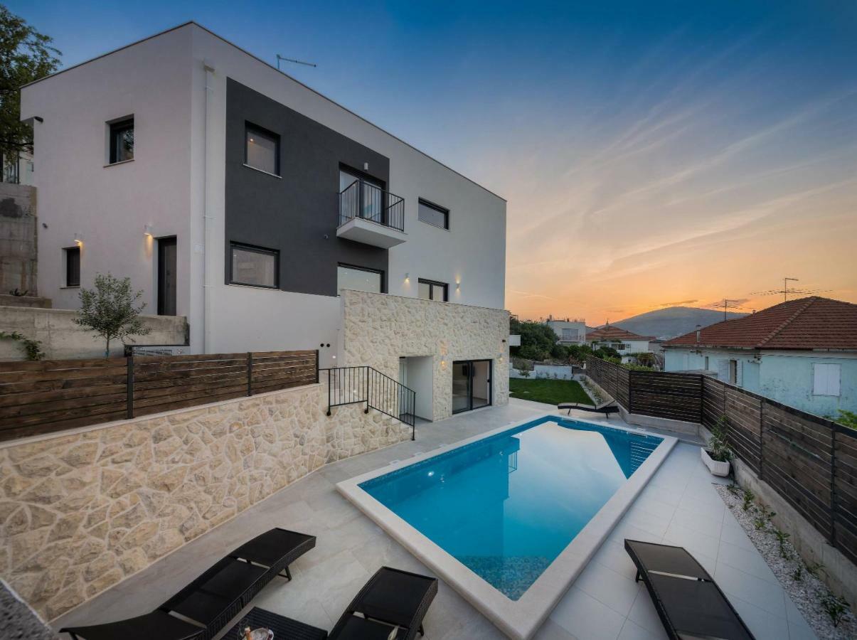 Salt - 10 People, Heated Pool, Trogir, Near & Split Airport *