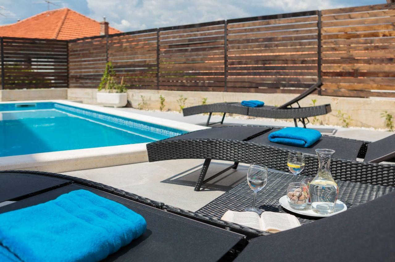 Villa Salt - 10 People, Heated Pool, Trogir, Near & Split Airport *