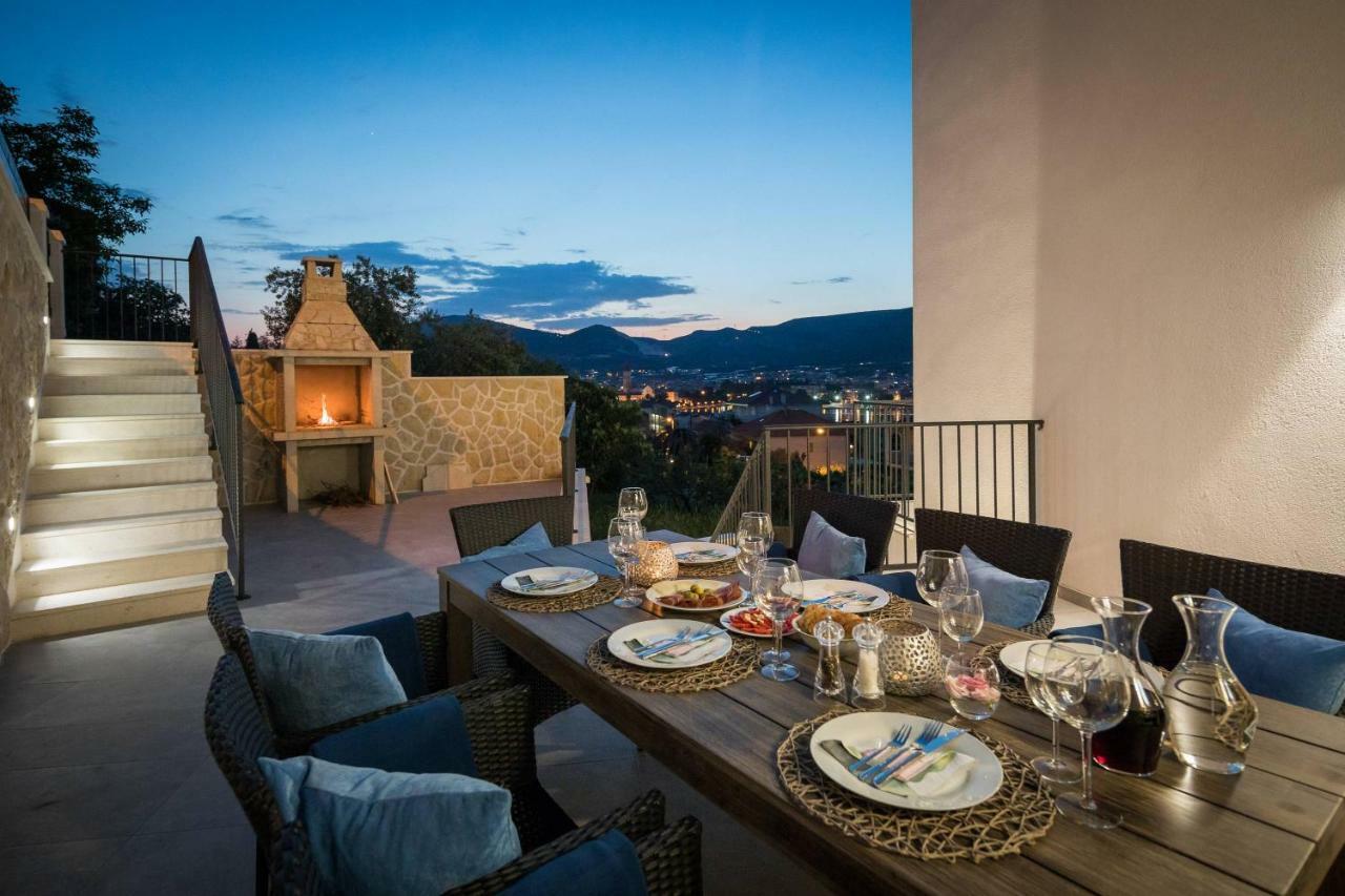 Salt - 10 People, Heated Pool, Trogir, Near & Split Airport