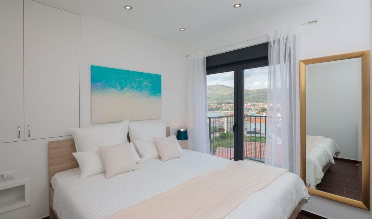 Villa Salt - 10 People, Heated Pool, Trogir, Near & Split Airport