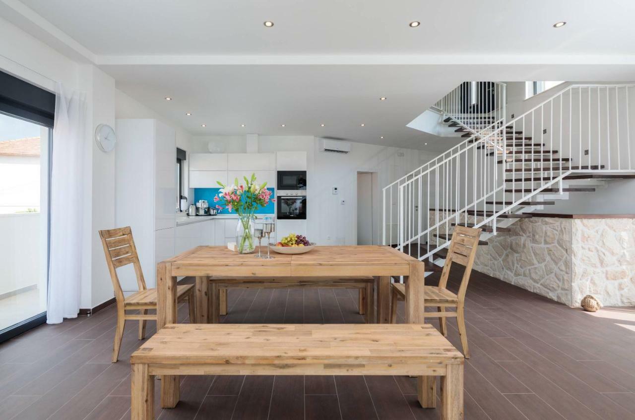 Villa Salt - 10 People, Heated Pool, Trogir, Near & Split Airport