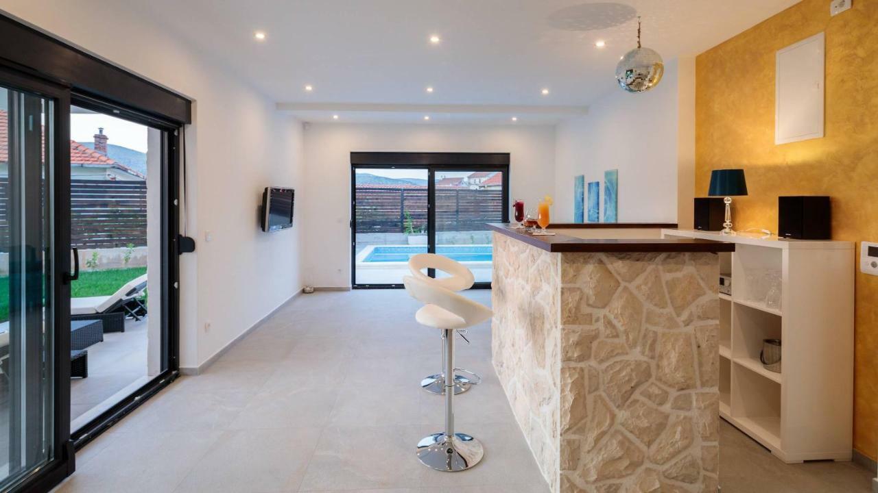 Salt - 10 People, Heated Pool, Trogir, Near & Split Airport * Trogir