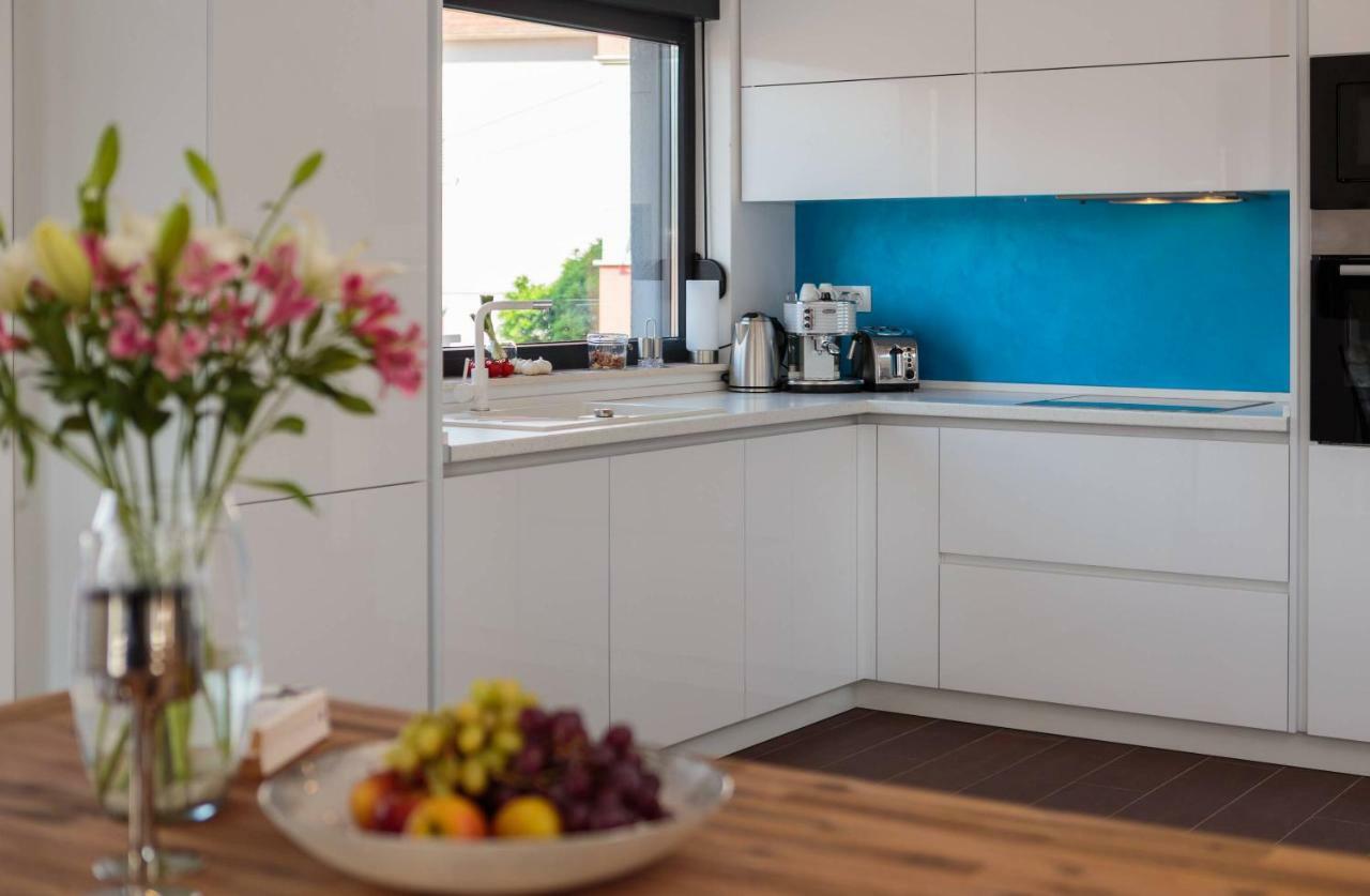 Villa Salt - 10 People, Heated Pool, Trogir, Near & Split Airport *