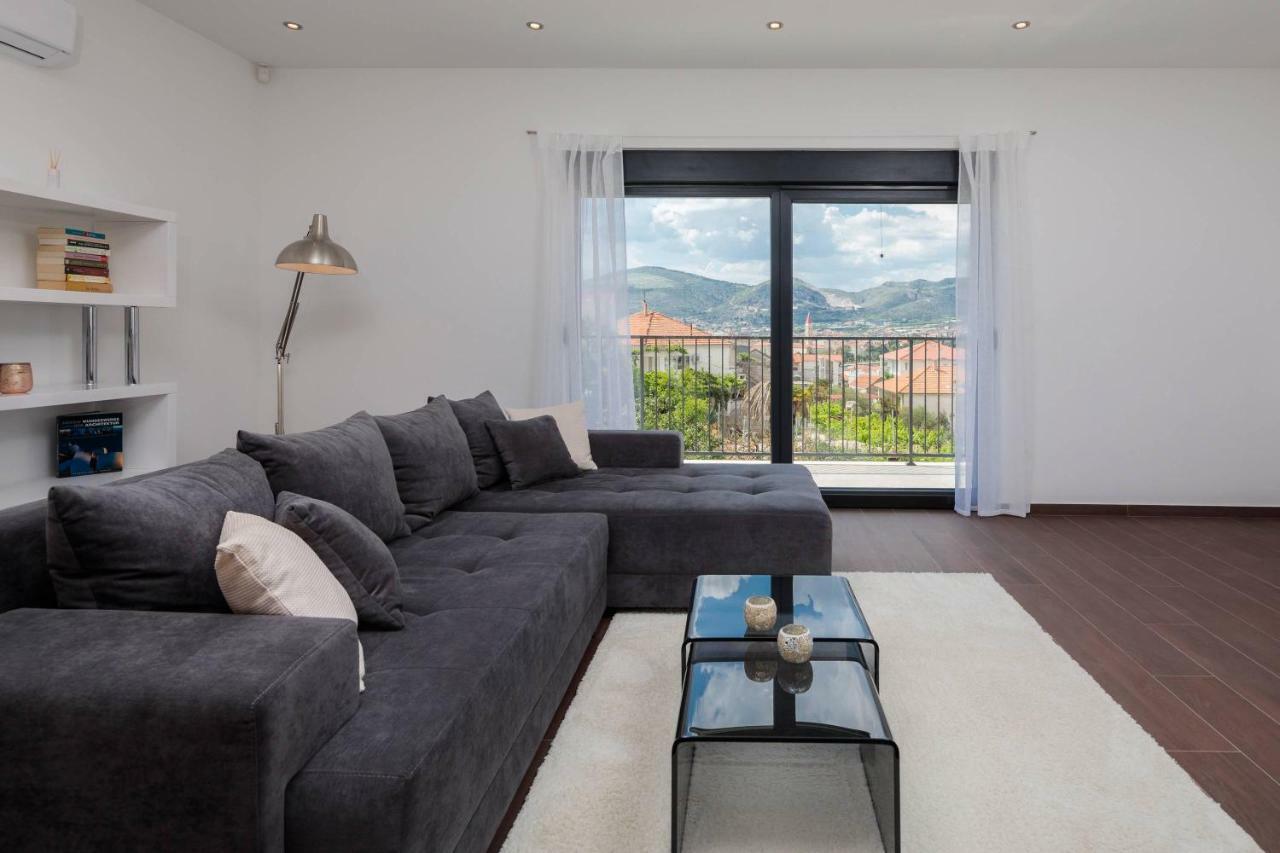 Salt - 10 People, Heated Pool, Trogir, Near & Split Airport